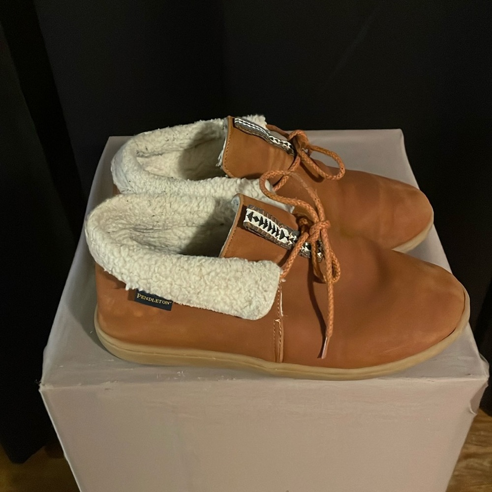 Pendleton, women’s slippers, size 8
